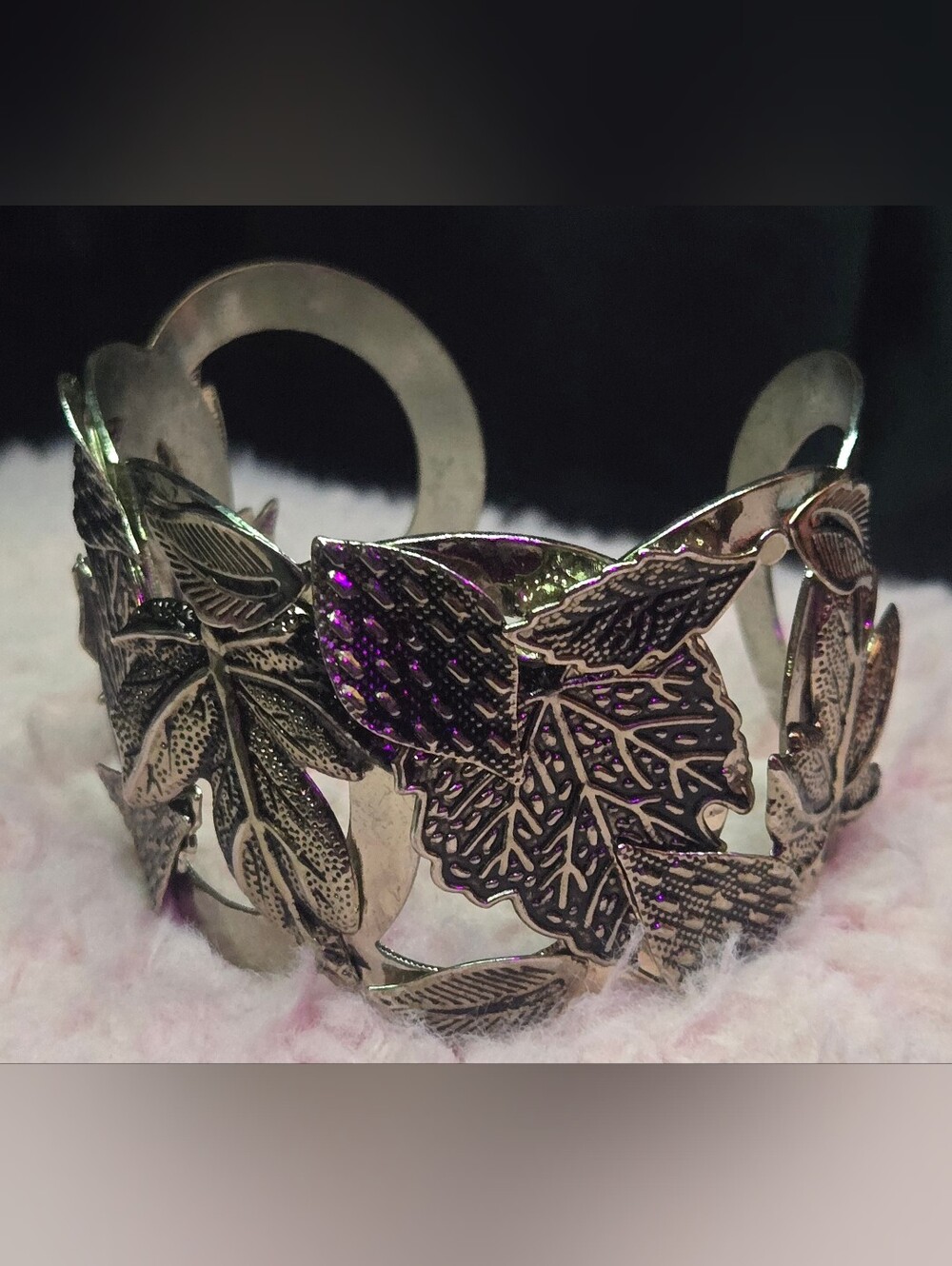 EUC Vintage Avon Maple Leaf Botanical Motif 80s Cuff Bracelet Signed NR